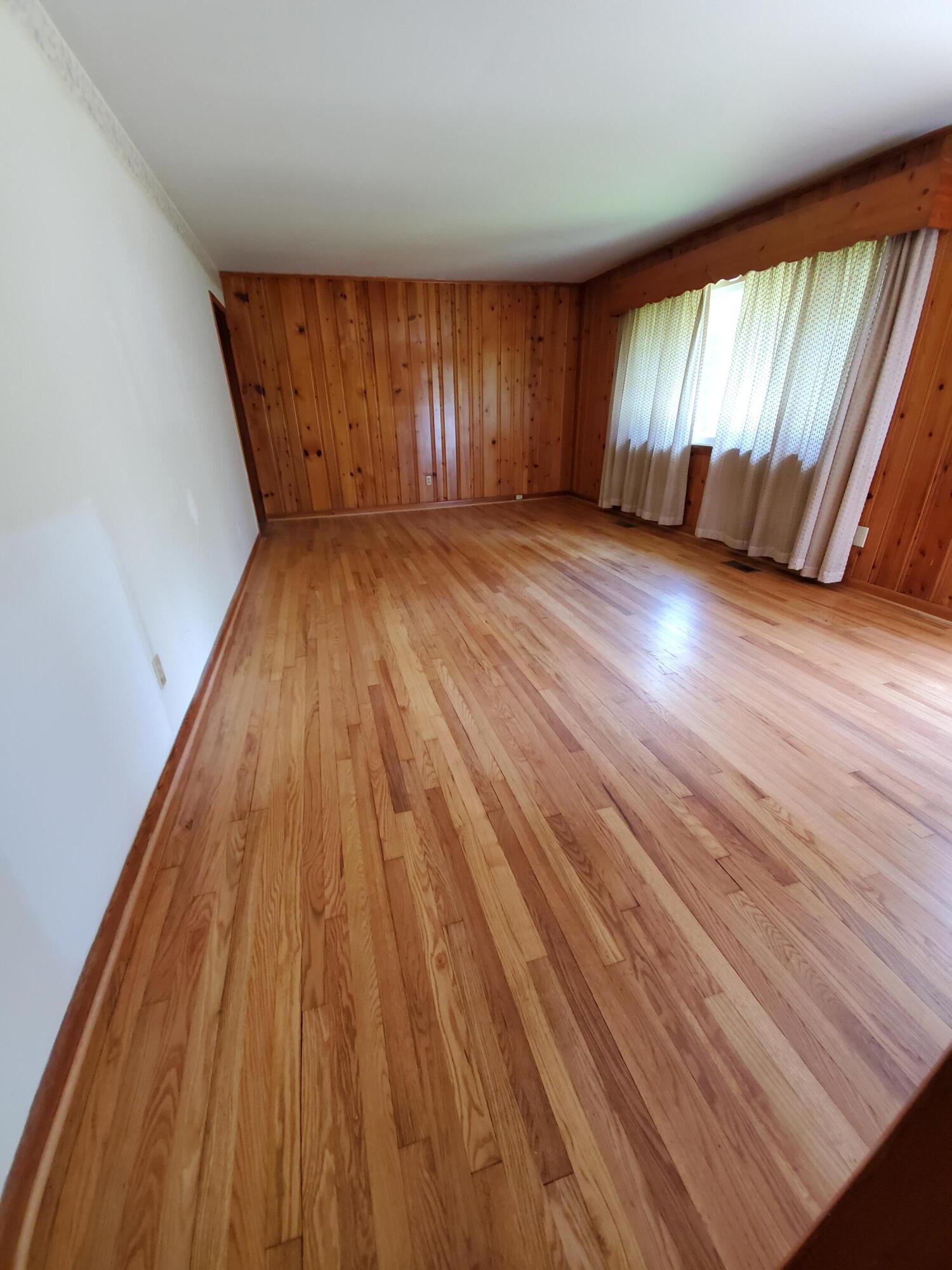 7631 Dewayne Road Chattanooga, TN 37416 - Photo 2 of 12 Living room