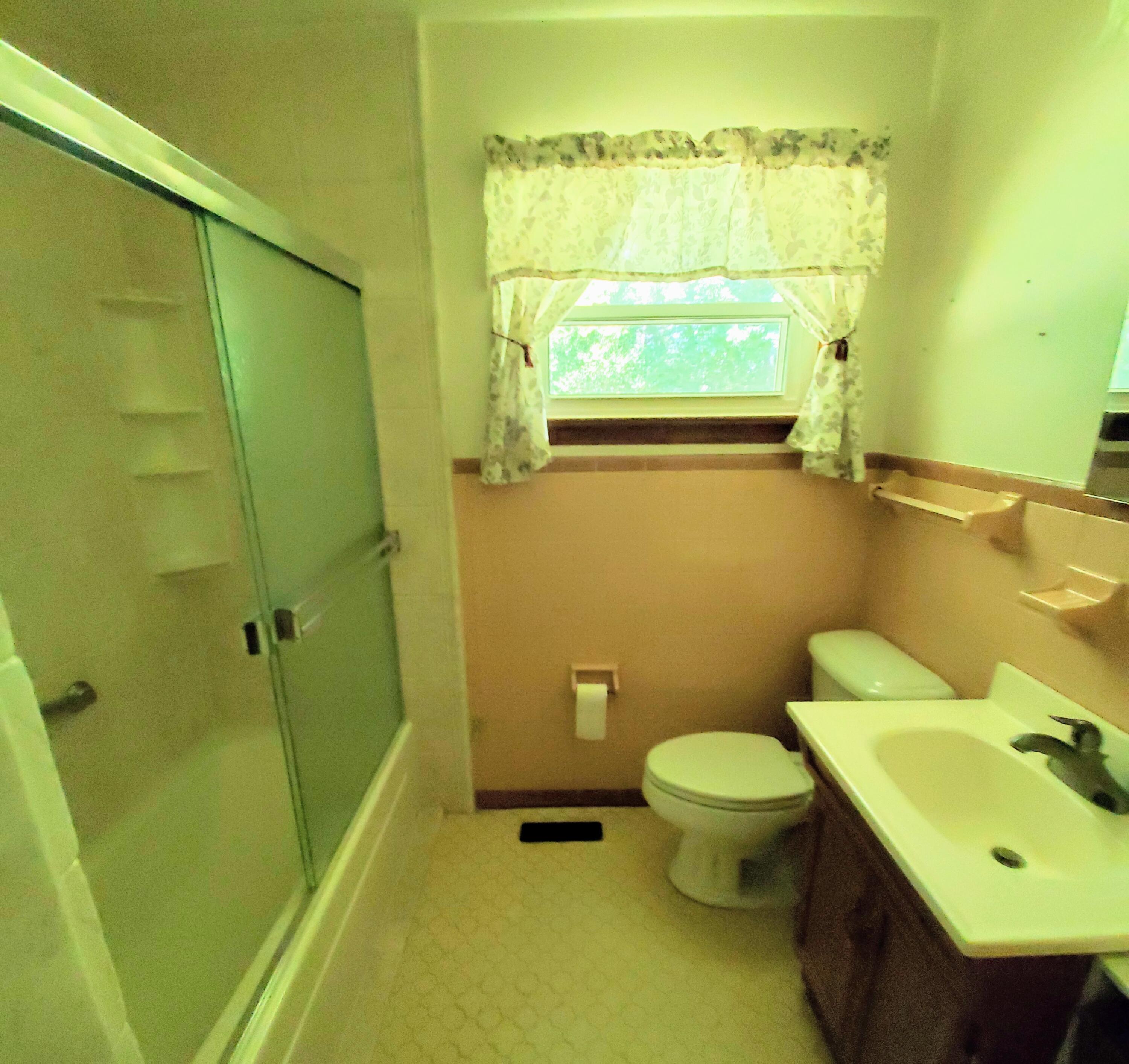 7631 Dewayne Road Chattanooga, TN 37416 - Photo 6 of 12 Full bath