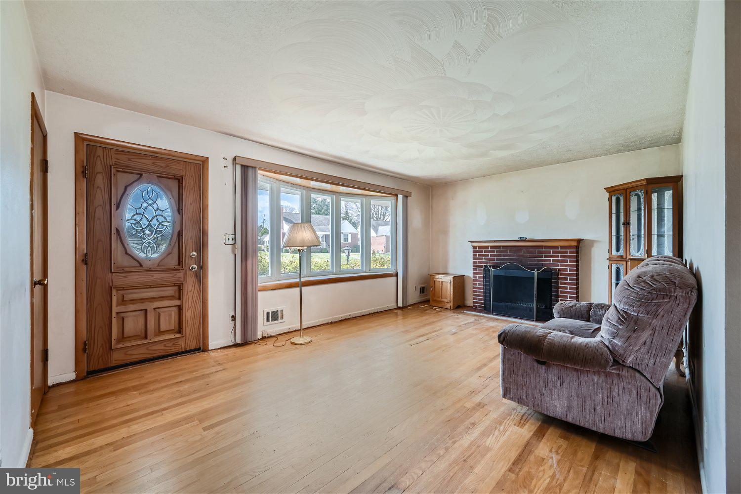 4306 Piney Park Road Perry Hall, MD 21128 - Photo 4 of 26 Warm and inviting living room