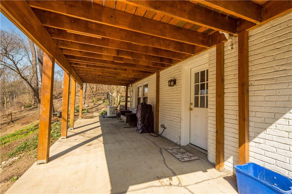 52 Newgate Road Pittsburgh, PA 15202 - Photo 41 of 48 Patio Off the Lower-Level Walk Out