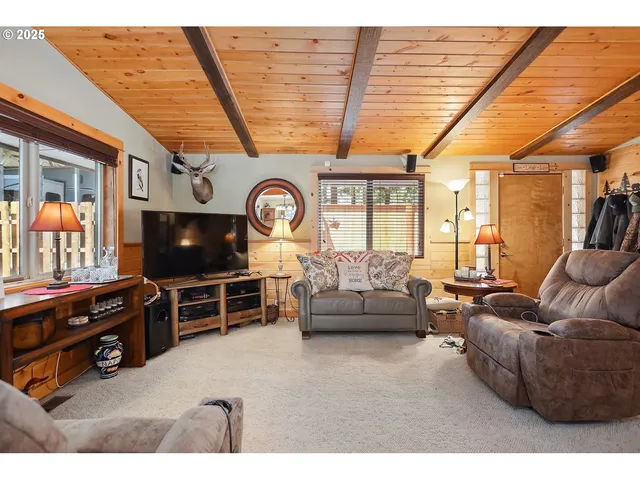 $399,000 | 328 Ponderosa Place, Wamic, OR 97063