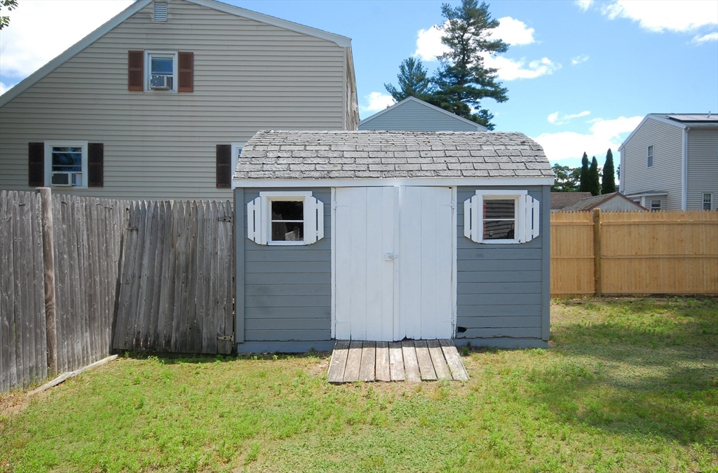 12 Edgewood Road Billerica, MA 01821 - Photo 25 of 27