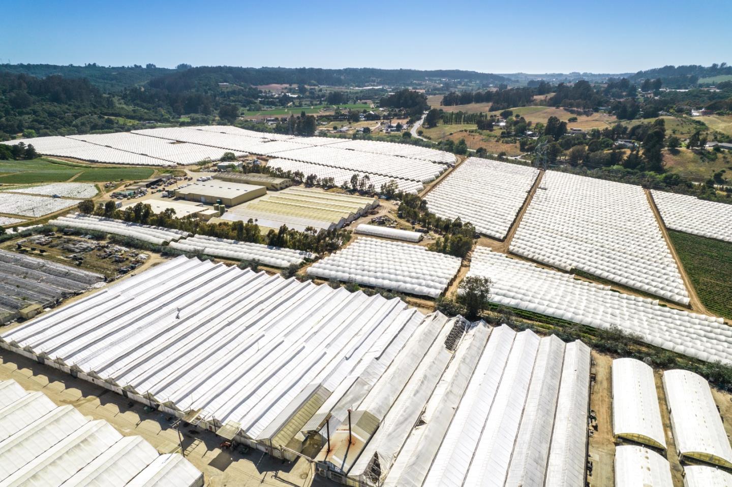 Maher Road Watsonville, CA 95076 - Photo 15 of 20 a view of a terrace with wooden floor