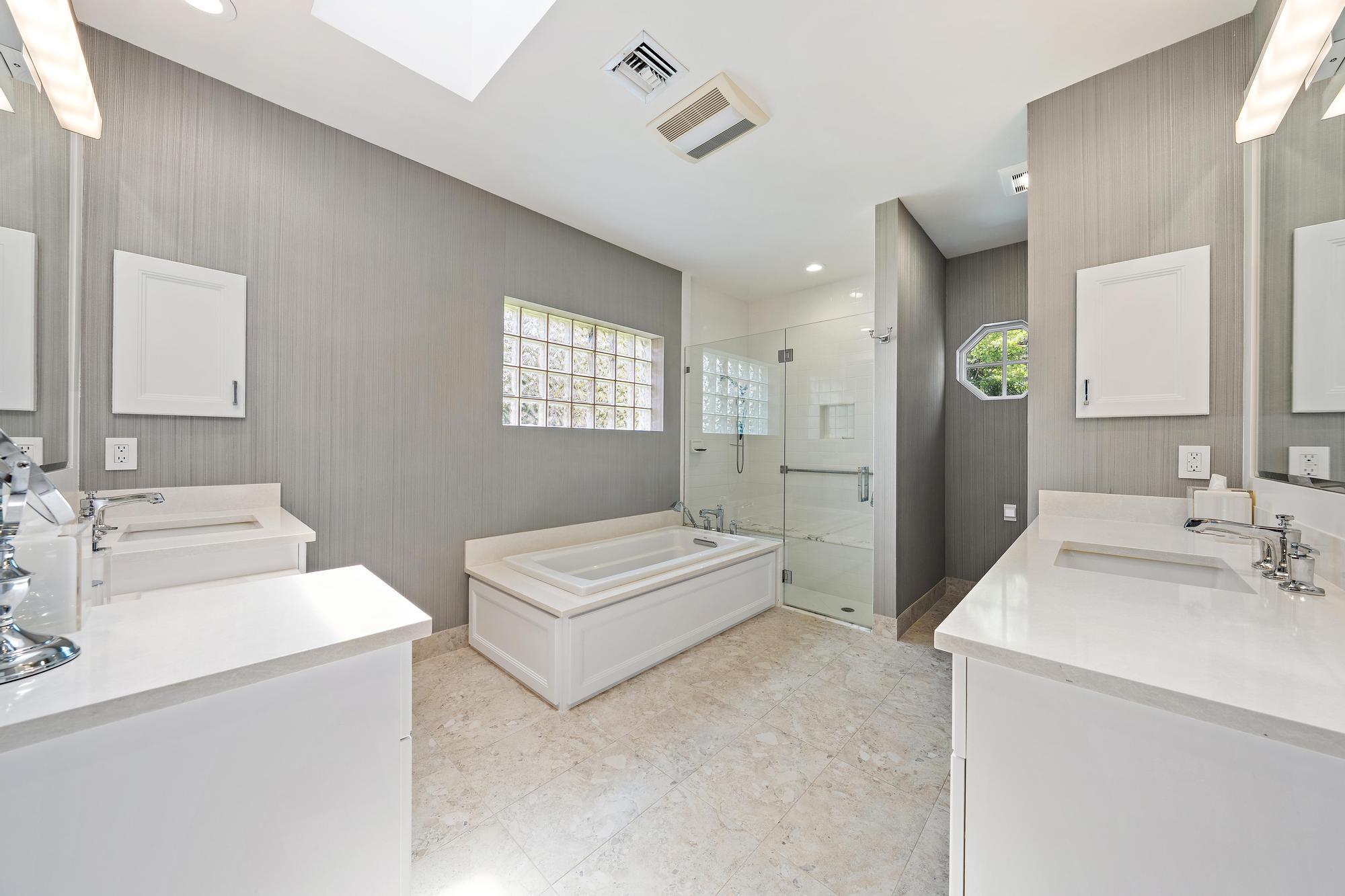 4501 Captains Way Jupiter, FL 33477 - Photo 7 of 34 Primary Bath