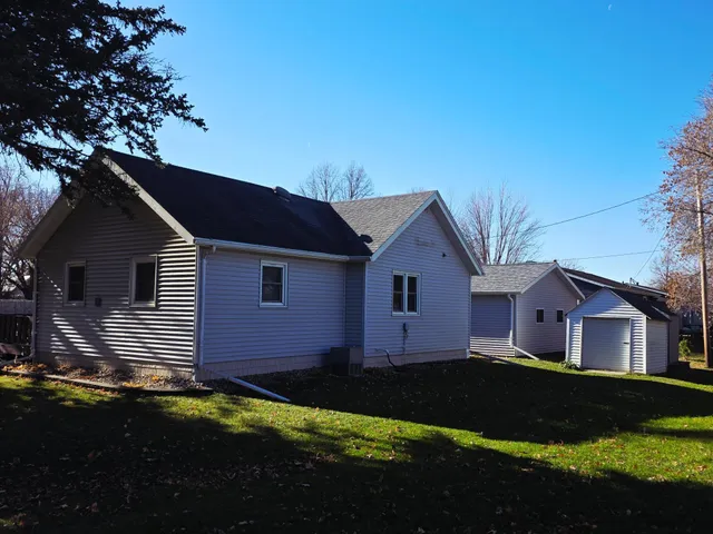 $156,000 | 901 2nd Street Northwest, Pipestone, MN 56164