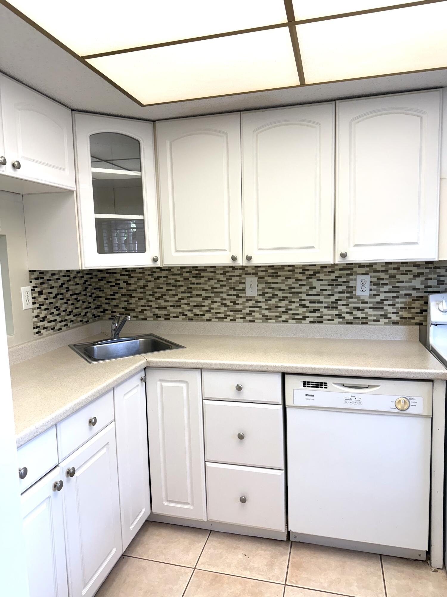 9272 Southwest 3rd Street, Unit 407 Boca Raton, FL 33428 - Photo 25 of 51 Kitchen 3