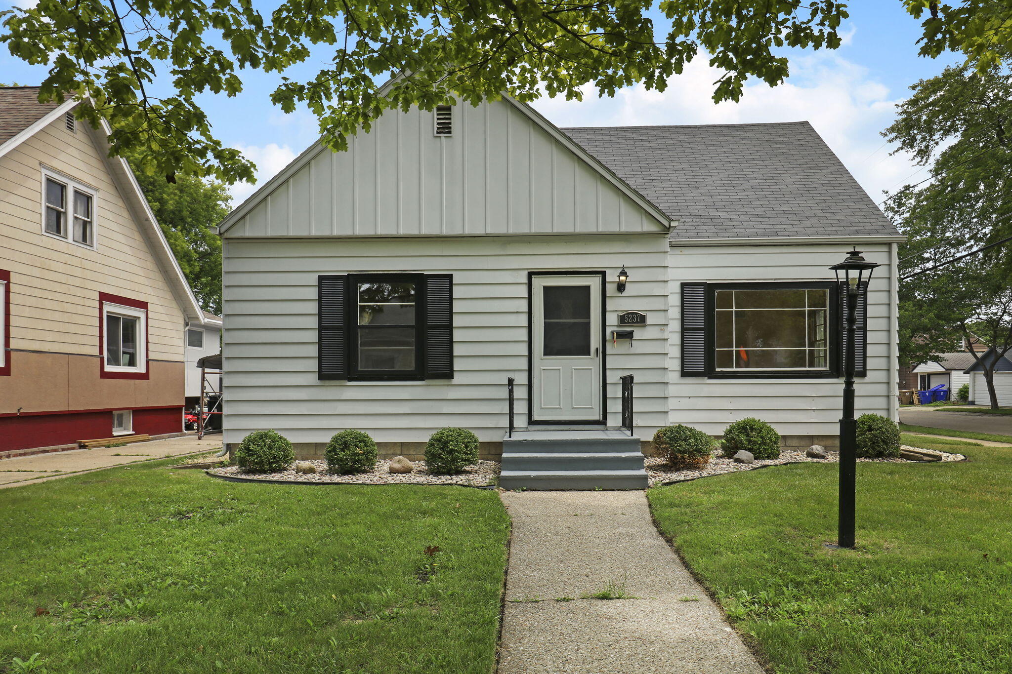 5237 35th Avenue Kenosha, WI 53144 - Photo 2 of 22 1-web-or-mls-5237 35th Ave, Kenosha, WI