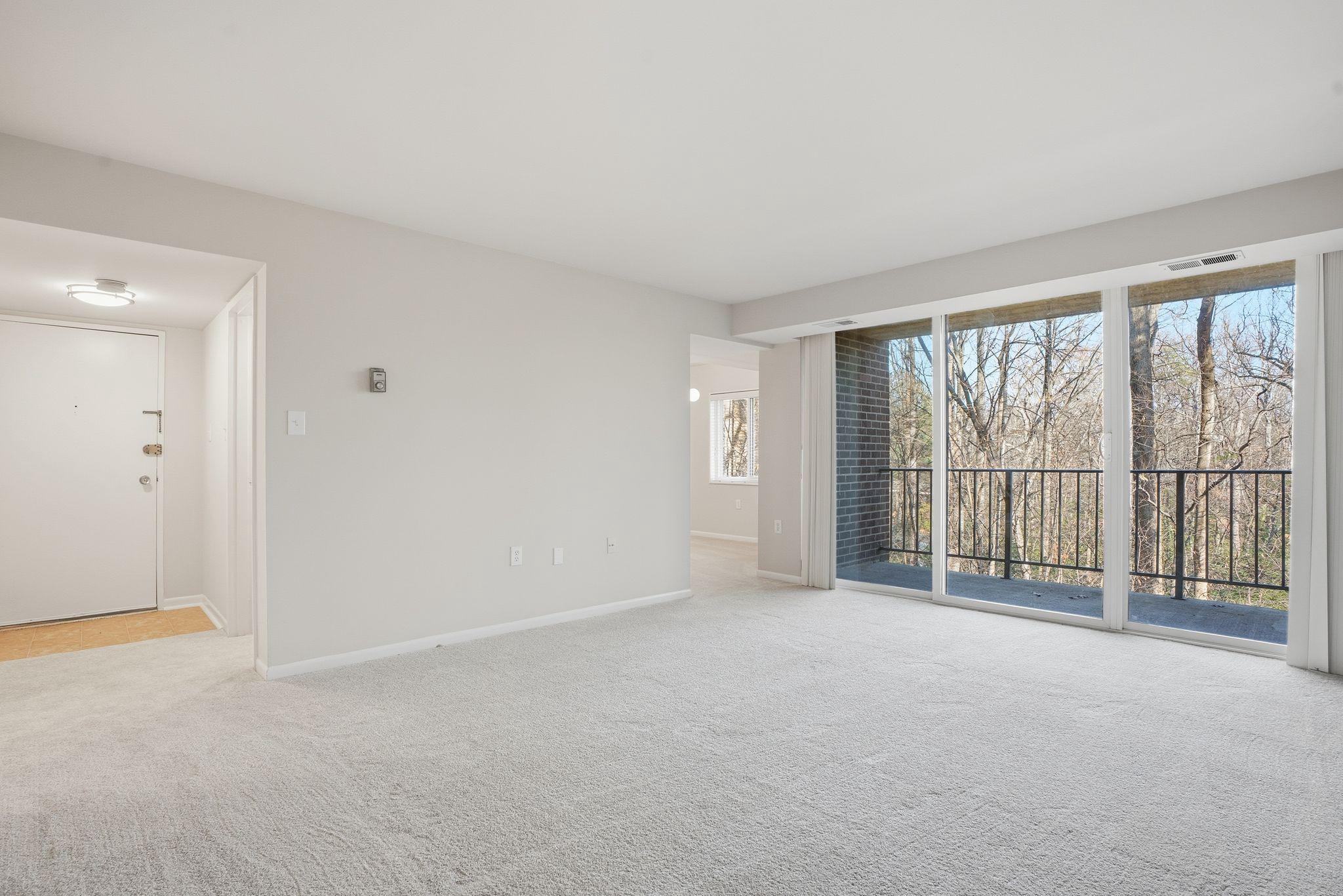 1552 Northgate Square, Unit 12B Reston, VA 20190 - Photo 16 of 29 View of the main entrance, dining, and balcony
