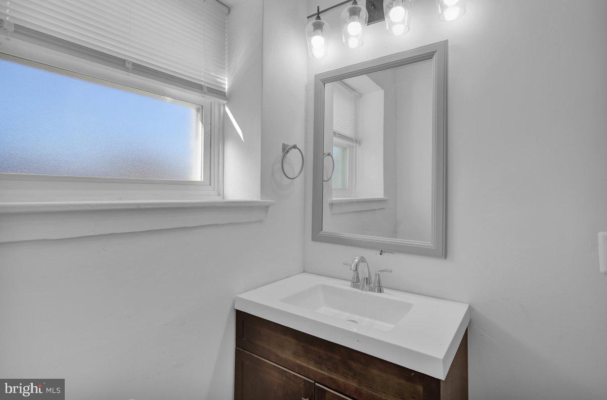 4000 Penn Sinking Spring Sinking Spring, PA 19608 - Photo 15 of 20 a bathroom with a sink a vanity and a mirror