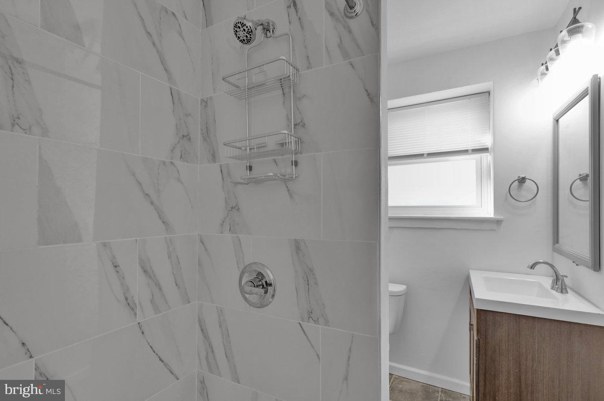 4000 Penn Sinking Spring Sinking Spring, PA 19608 - Photo 17 of 20 a bathroom with a sink and mirror