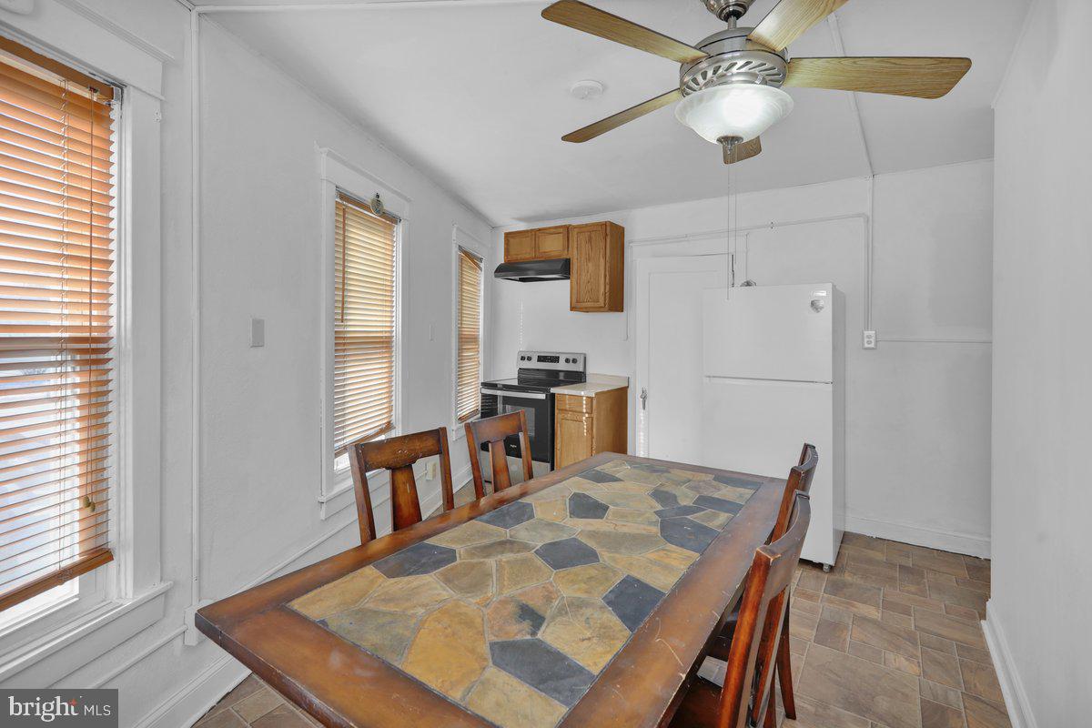 4000 Penn Sinking Spring Sinking Spring, PA 19608 - Photo 6 of 20 a view of a dining room with furniture