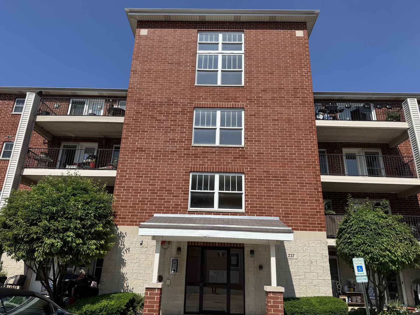 237 North Mill Road, Unit 14 Addison, IL 60101 - Photo 1 of 15