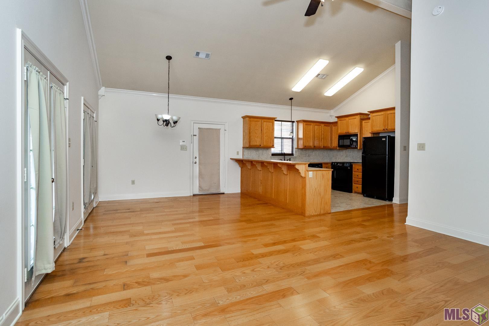 38035 Post Office Road Gonzales, LA 70737 - Photo 8 of 37 LIVING ROOM