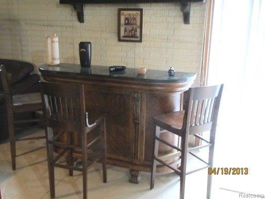 1520 Steiner Road Monroe, MI 48162 - Photo 17 of 25 bar.jpg