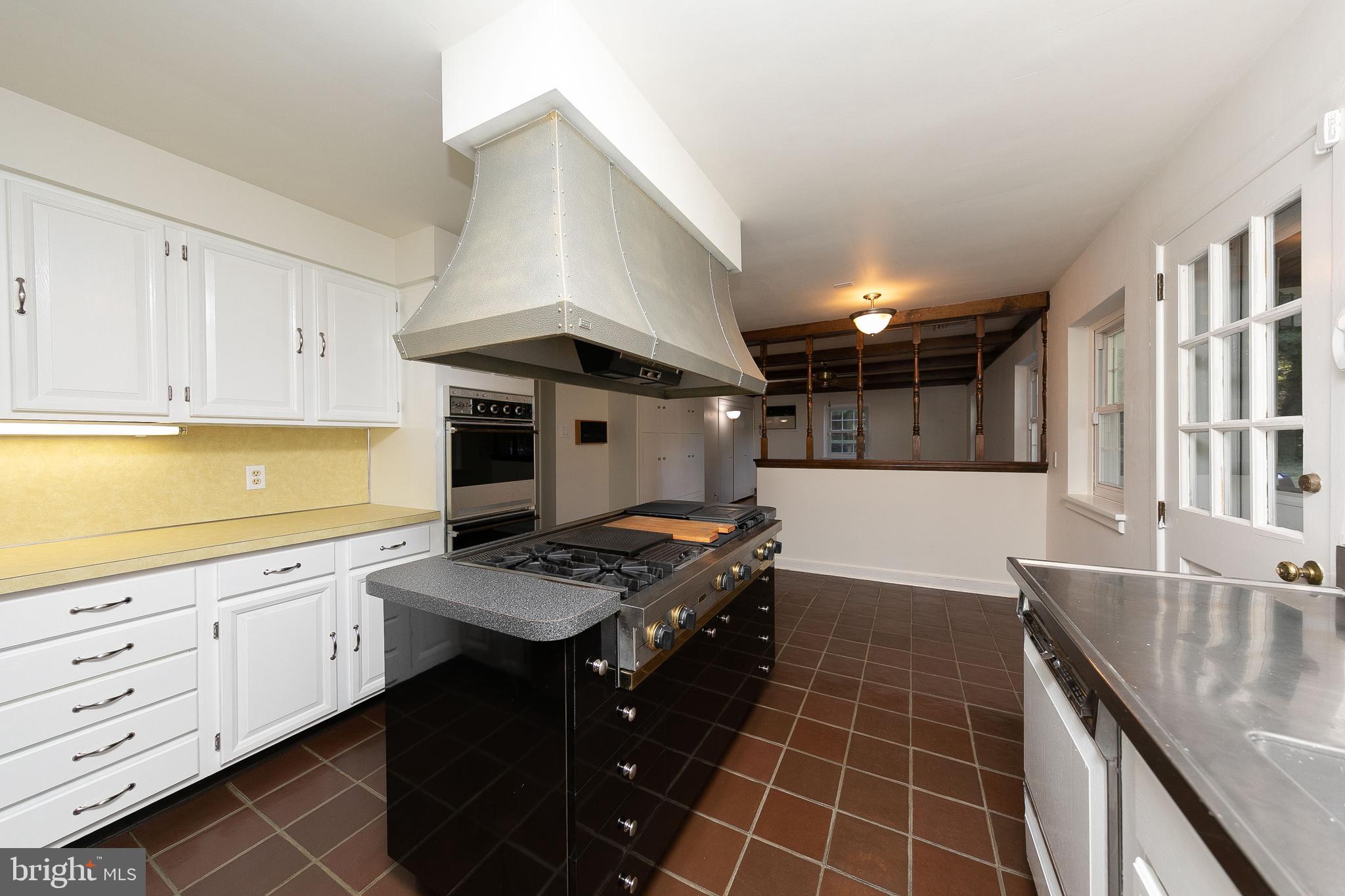 2810 Edge Hill Road Huntingdon Valley, PA 19006 - Photo 13 of 35 Kitchen