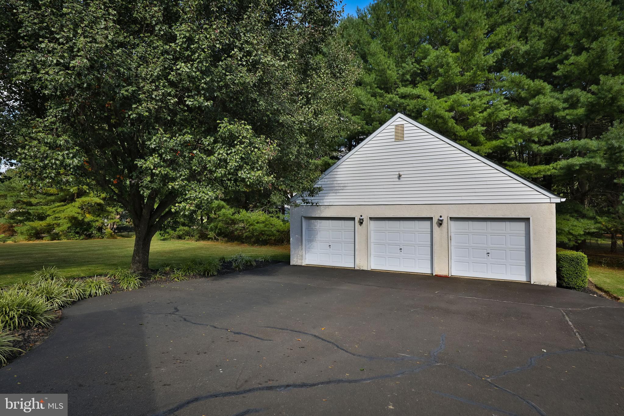 2810 Edge Hill Road Huntingdon Valley, PA 19006 - Photo 30 of 35 3 Car Detached Garage