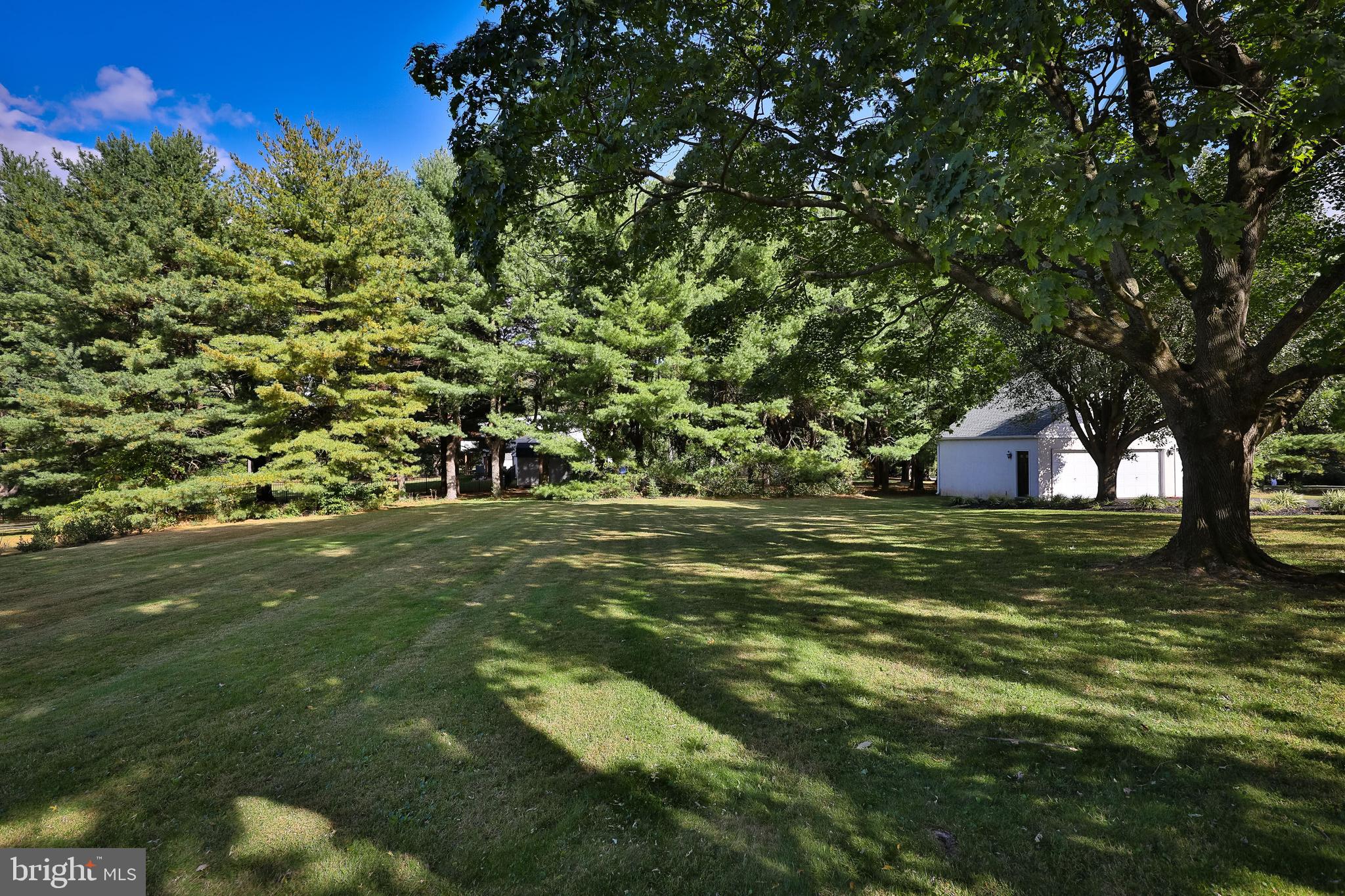 2810 Edge Hill Road Huntingdon Valley, PA 19006 - Photo 35 of 35 Backyard