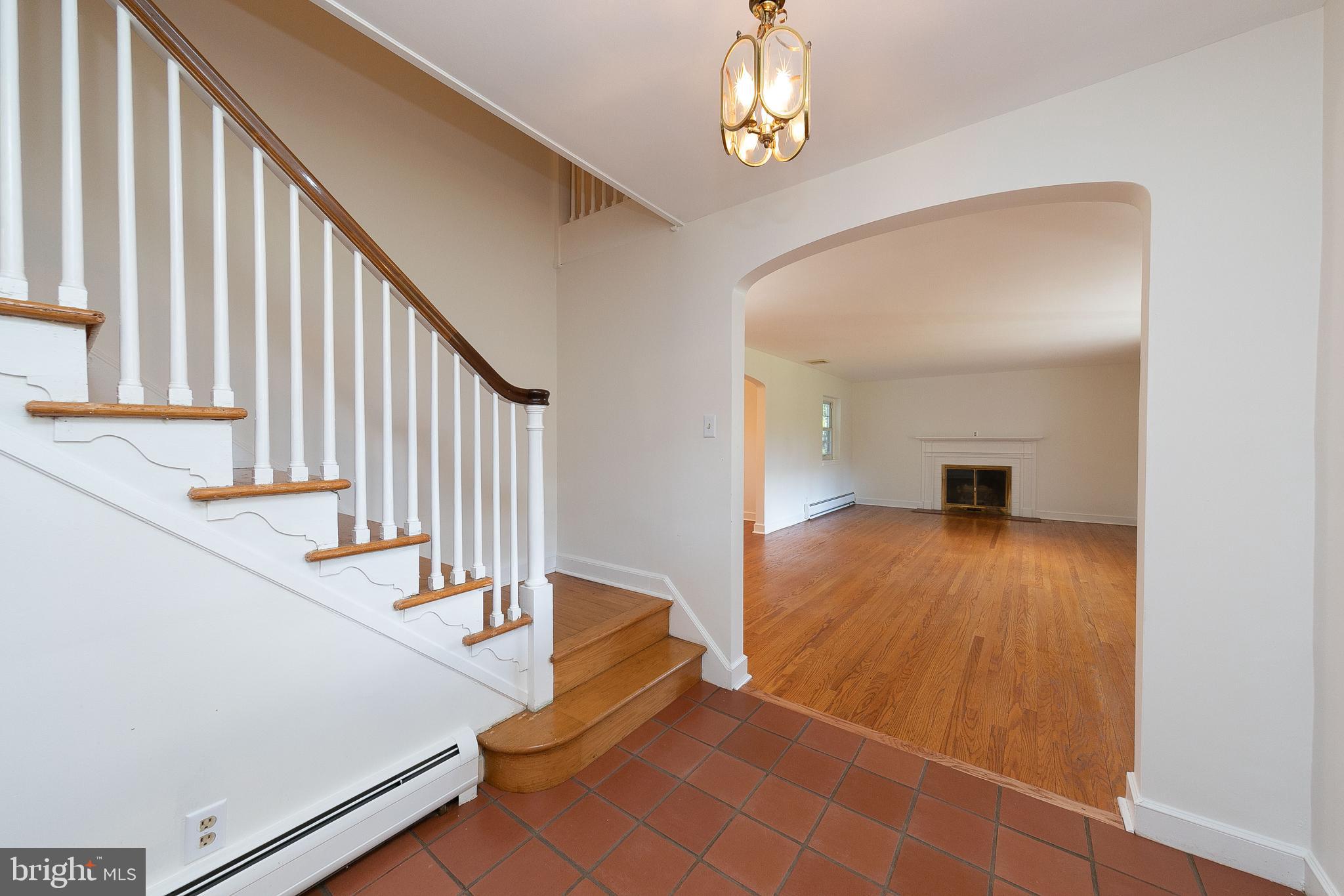 2810 Edge Hill Road Huntingdon Valley, PA 19006 - Photo 5 of 35 Foyer