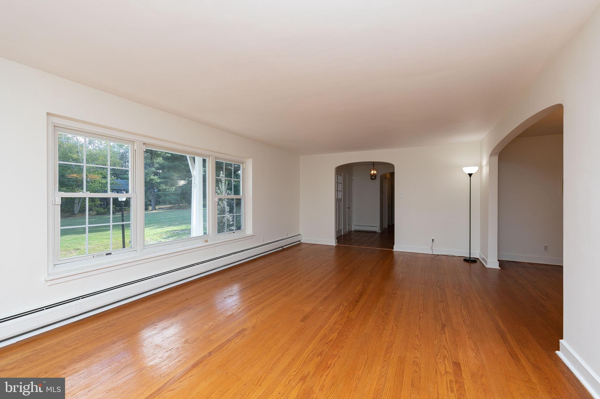 2810 Edge Hill Road Huntingdon Valley, PA 19006 - Photo 7 of 35 Living Room
