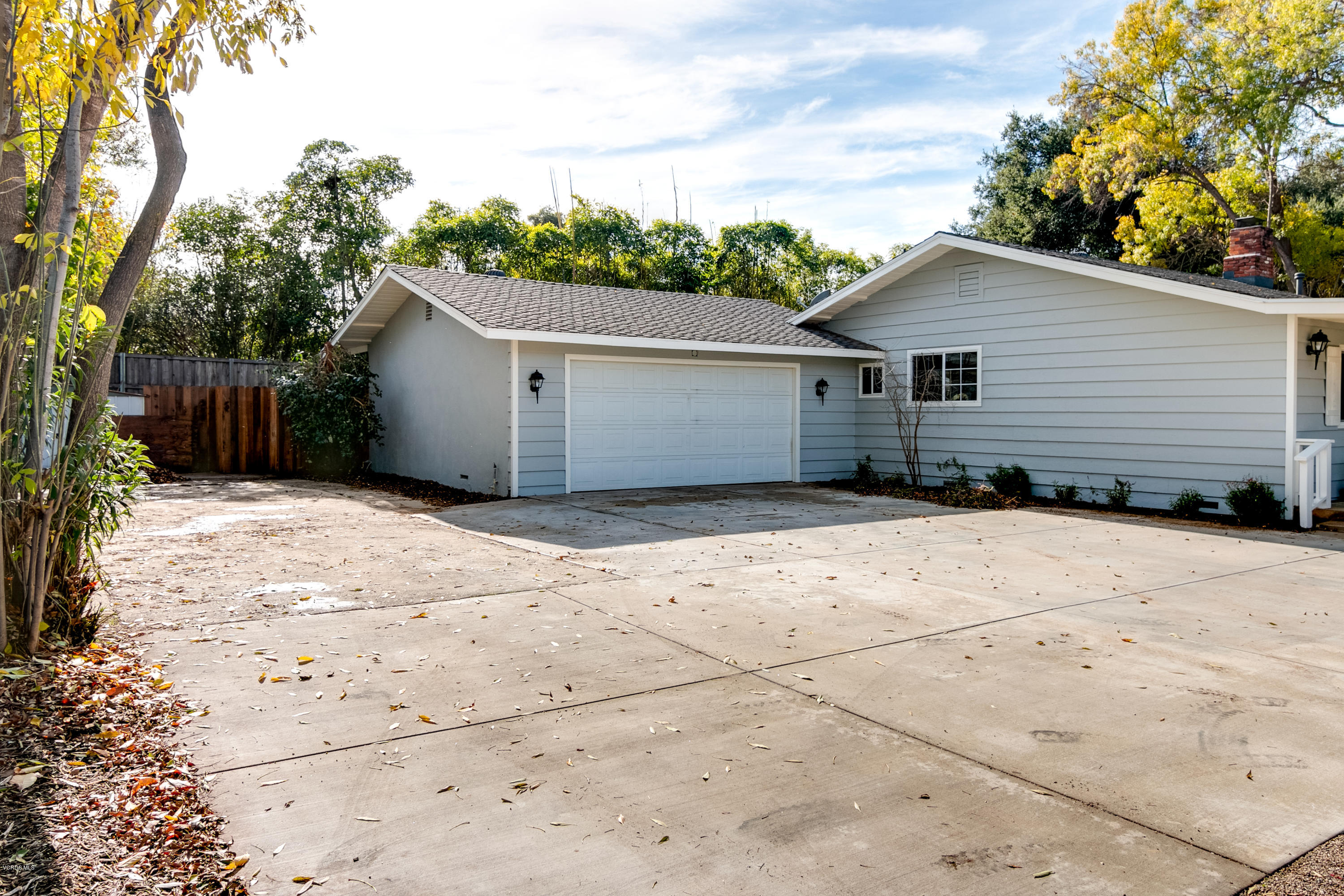 1694 South Rice Road Ojai, CA 93023 - Photo 29 of 37 1694 S Rice Rd-print-029-45-Driveway-410