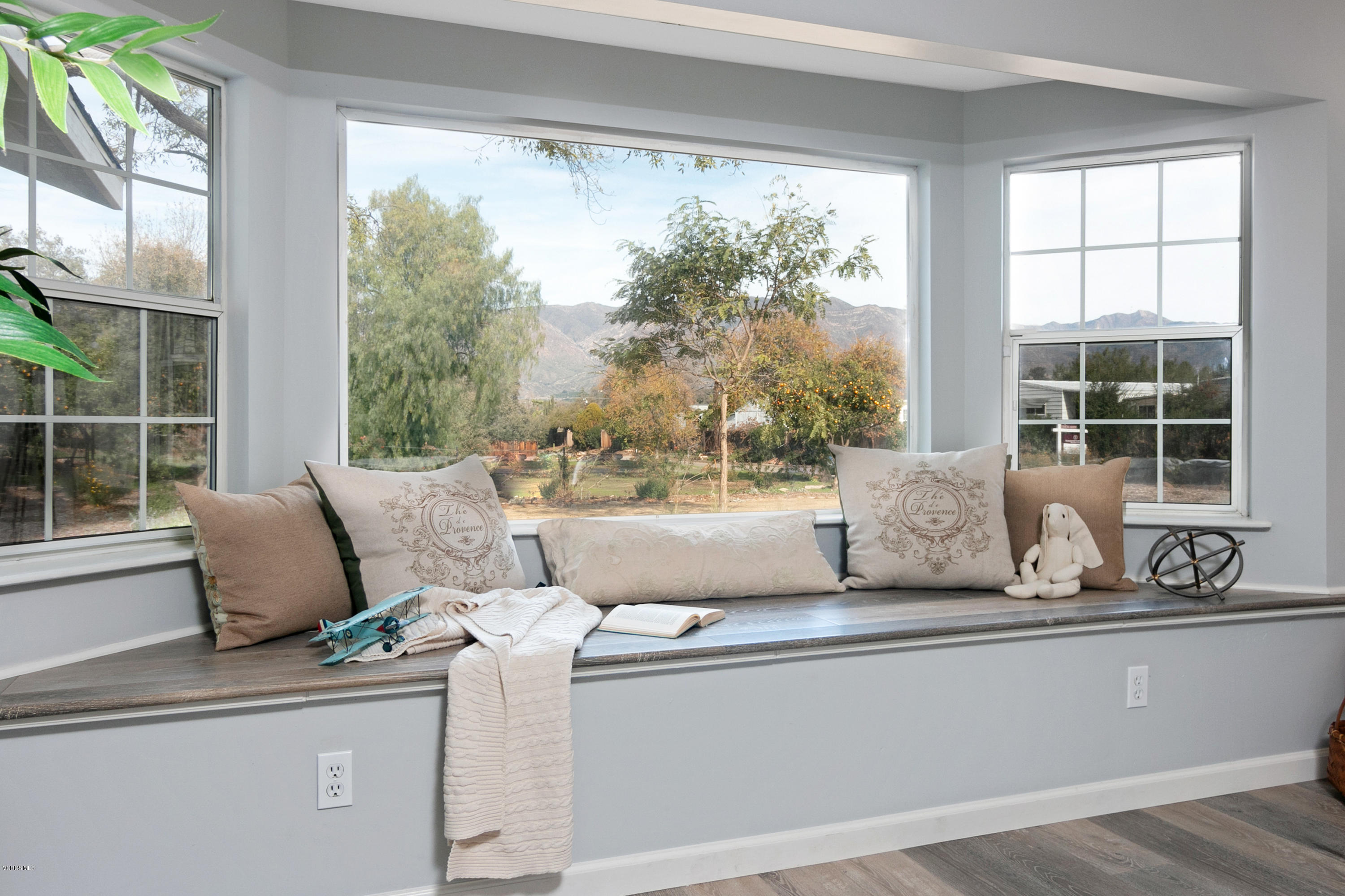1694 South Rice Road Ojai, CA 93023 - Photo 8 of 37 1694 S Rice Rd-print-008-47-Bay Window-3