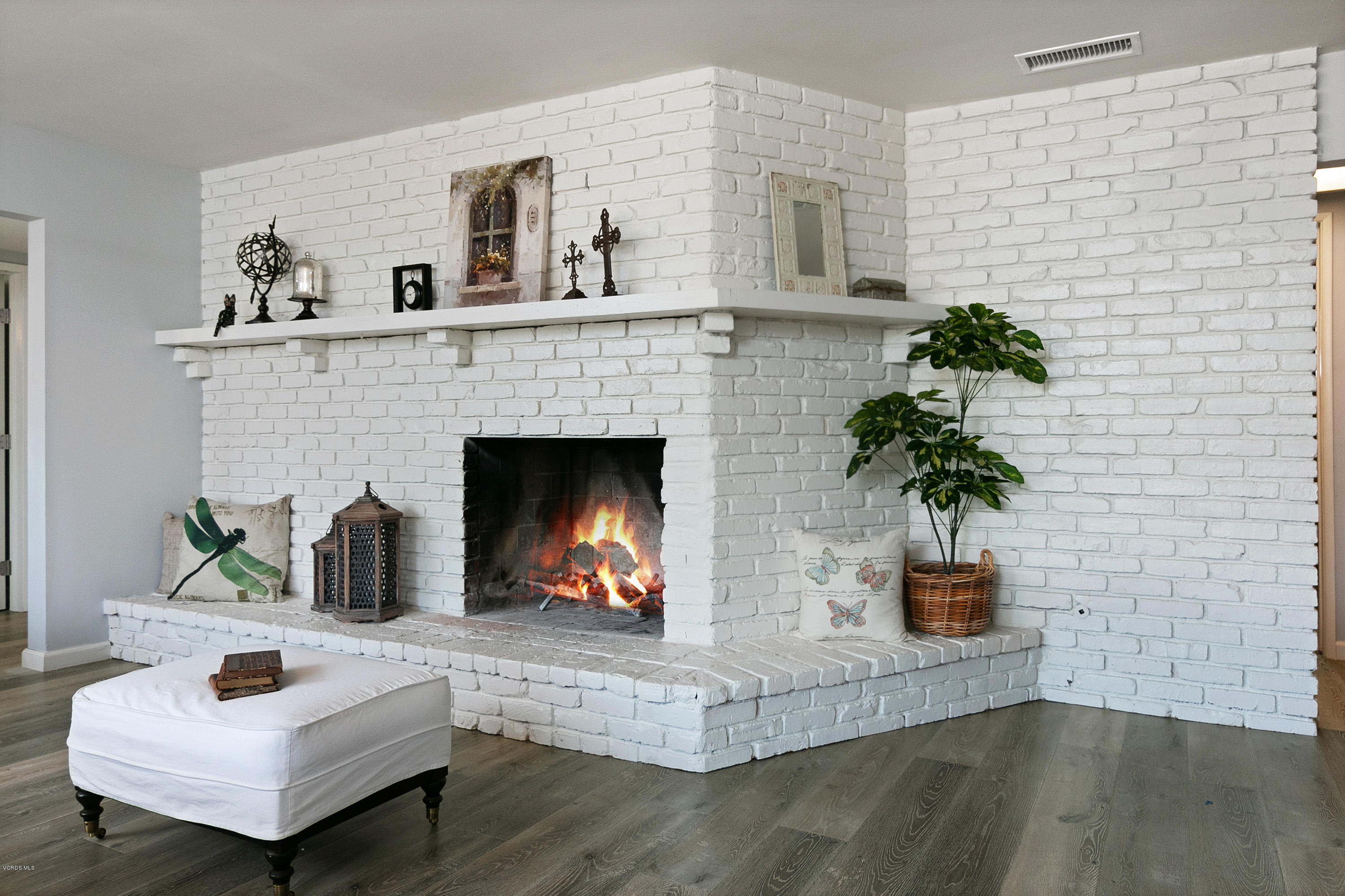 1694 South Rice Road Ojai, CA 93023 - Photo 10 of 37 1694 S Rice Rd-print-010-43-Fireplace-40