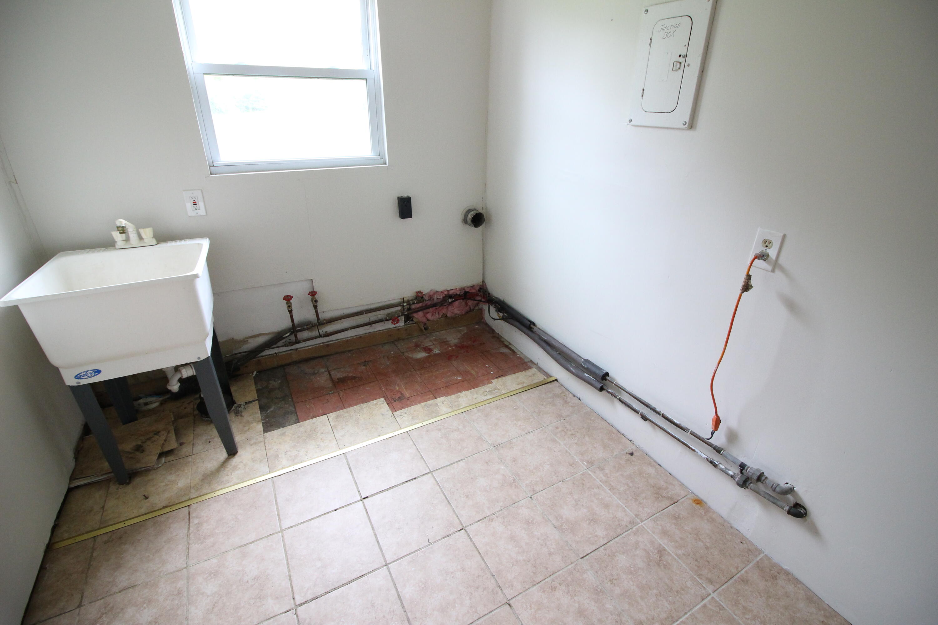 14415 Huron Street Taylor, MI 48180 - Photo 12 of 13 IMG_3843