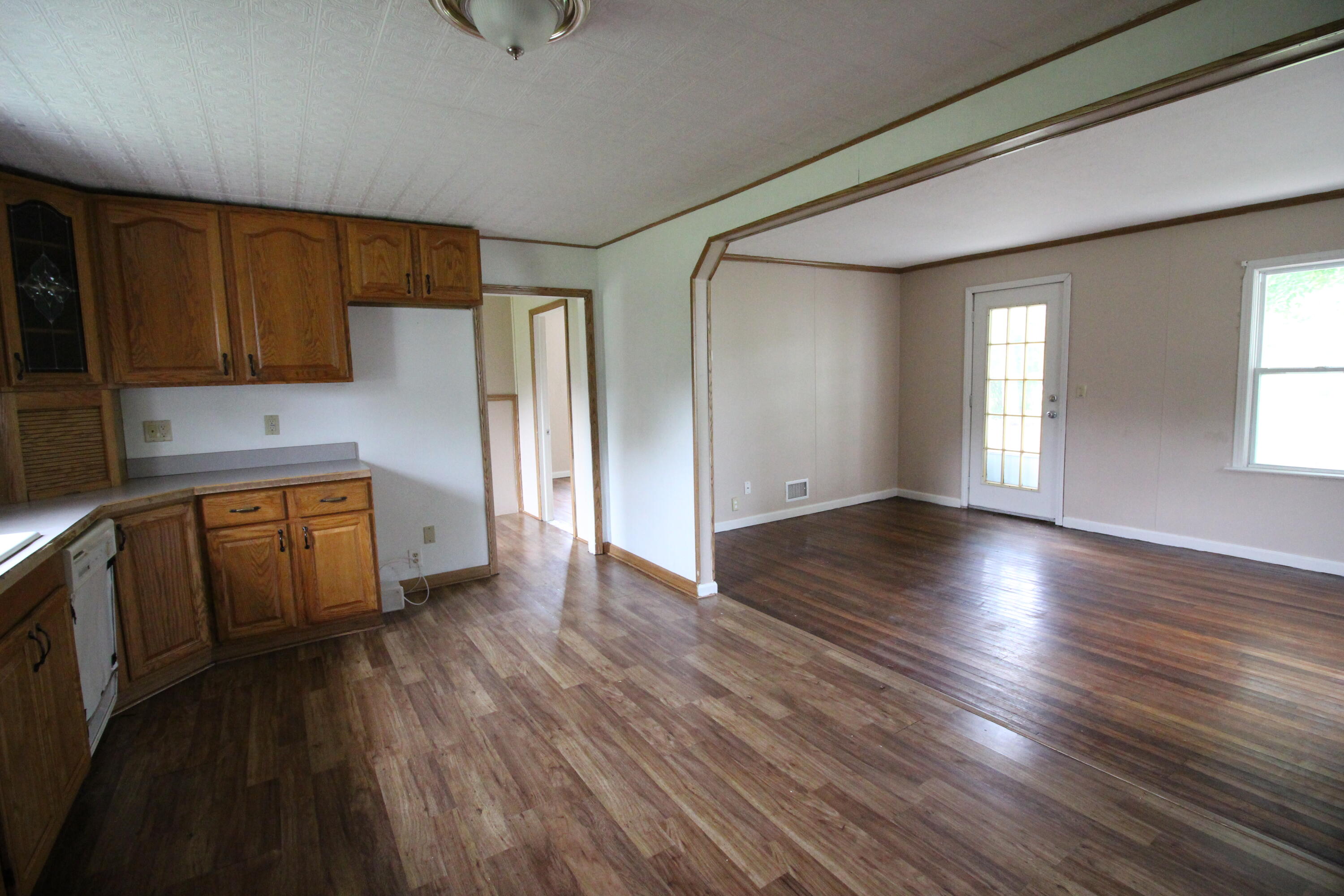 14415 Huron Street Taylor, MI 48180 - Photo 5 of 13 IMG_3828