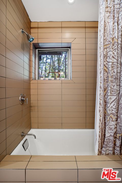 8360 Ridpath Drive Los Angeles, CA 90046 - Photo 22 of 33 Gallery Image 22