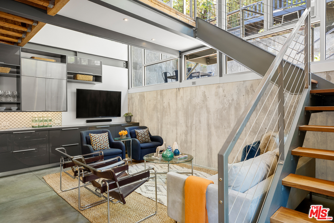 8360 Ridpath Drive Los Angeles, CA 90046 - Photo 5 of 33 Gallery Image 5