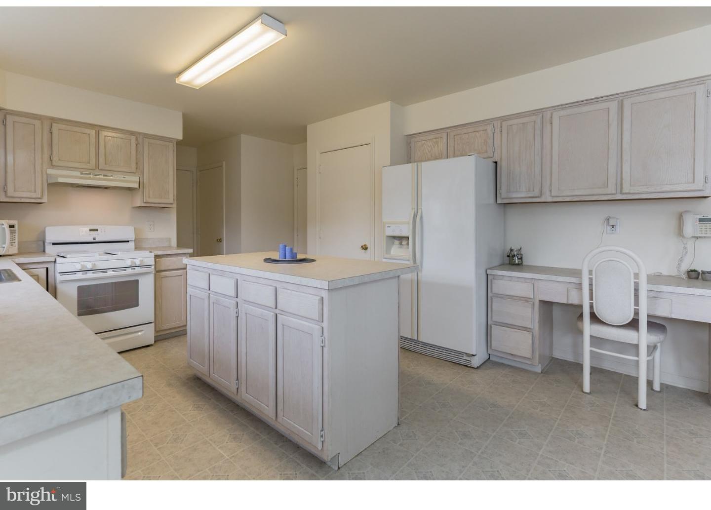 982 Honeysuckle Road Williamstown, NJ 08094 - Photo 6 of 25 Gallery Image 6