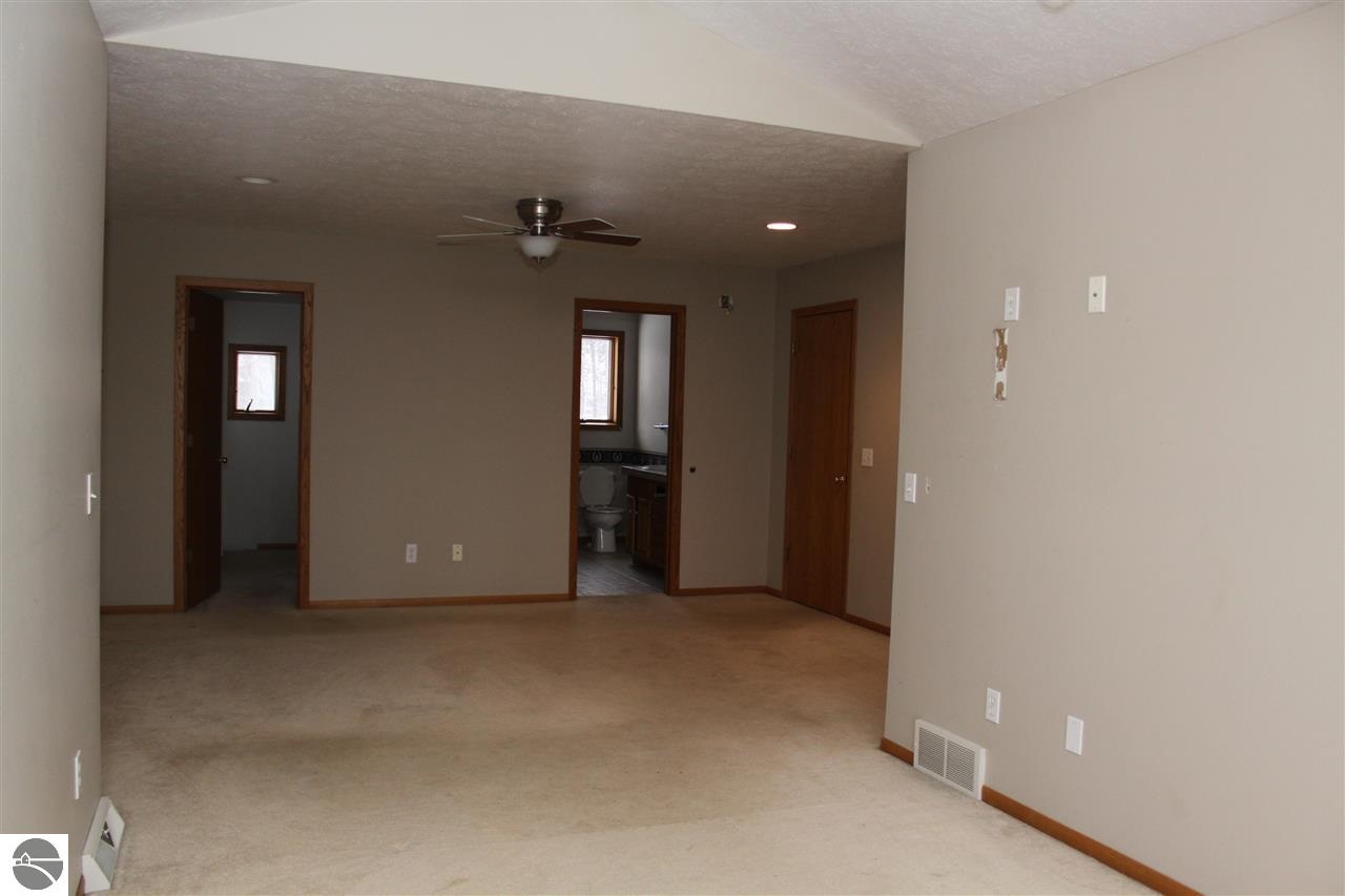3181 Zimmerman Road Traverse City, MI 49685 - Photo 35 of 53 1779125-34.JPG
