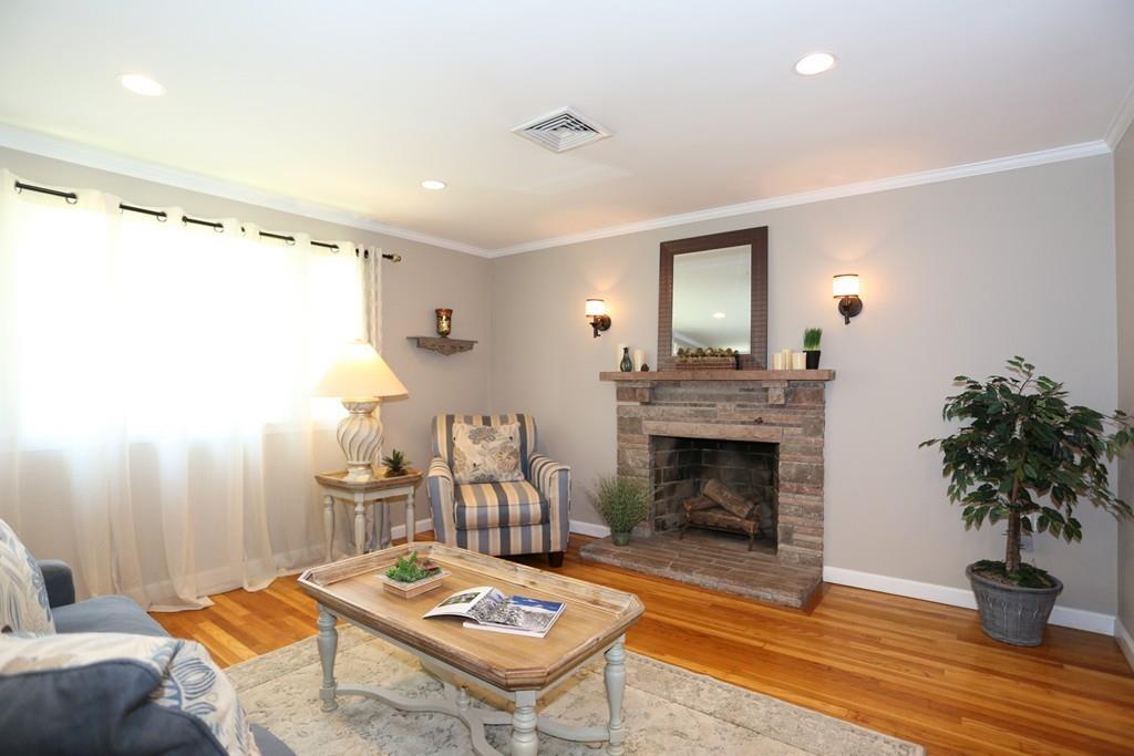 22 Longview Road Framingham, MA 01701 - Photo 4 of 37 Gallery Image 4