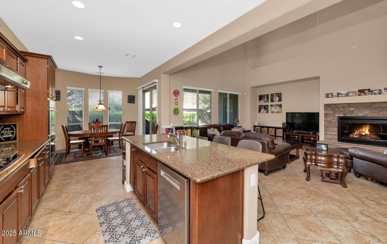 3923 East Rockingham Road Phoenix, AZ 85050 - Photo 11 of 36 3923 E Rockingham Rd-large-012-020-3923