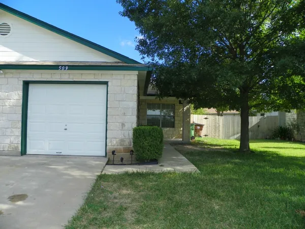 $1,650 | 509 Texas Avenue, Round Rock, TX 78664