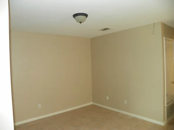 $1,650 | 509 Texas Avenue, Round Rock, TX 78664