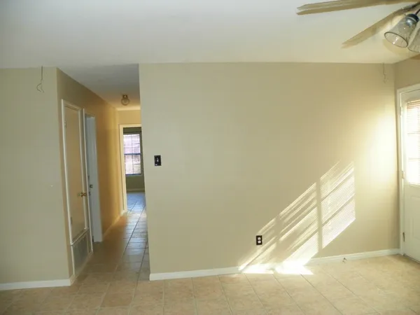 $1,650 | 509 Texas Avenue, Round Rock, TX 78664