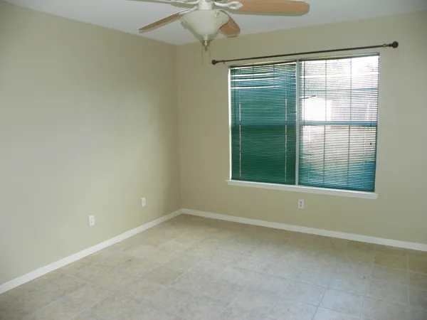 $1,650 | 509 Texas Avenue, Round Rock, TX 78664