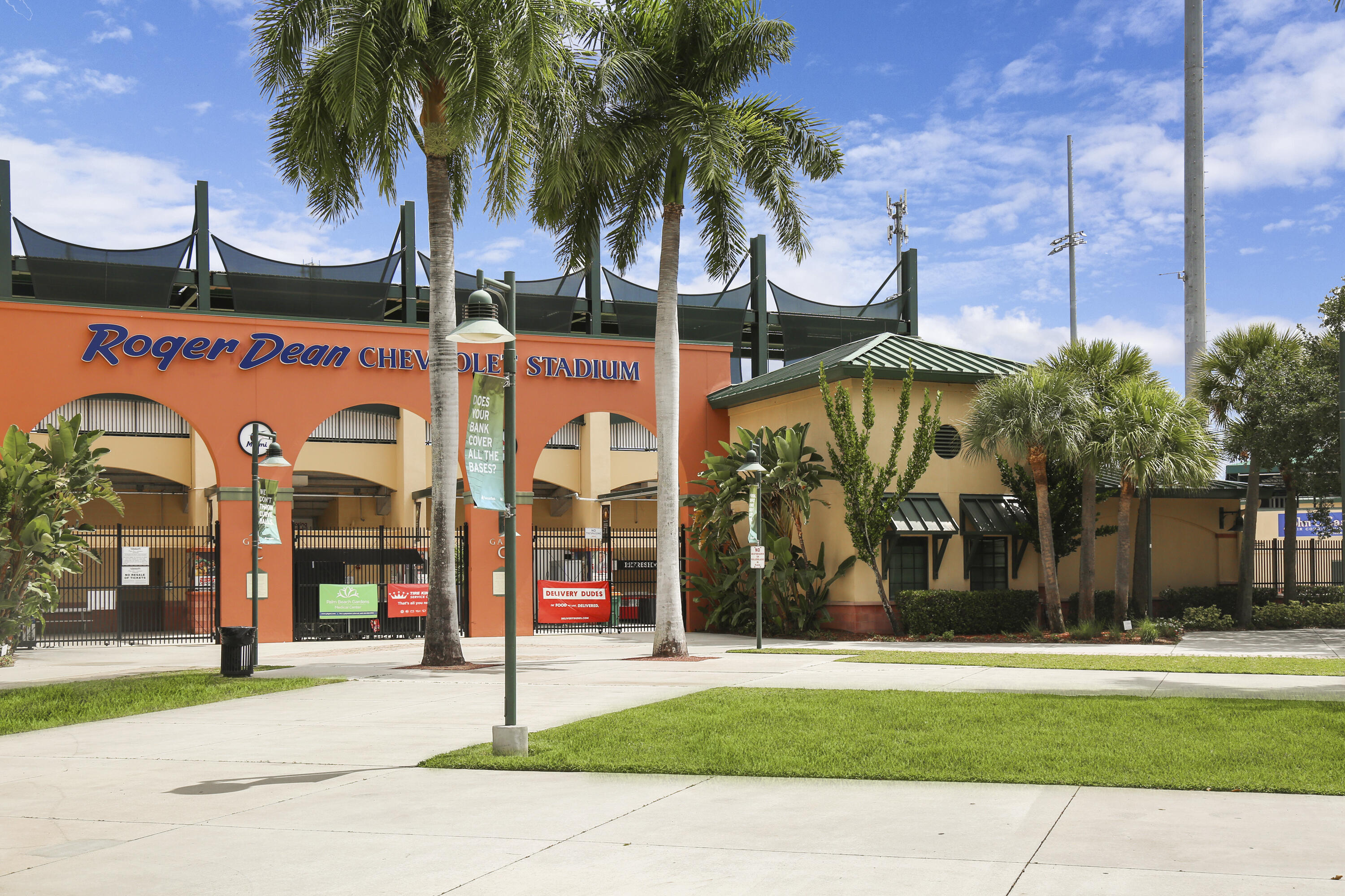 121 Seagrape Drive, Unit 101 Jupiter, FL 33458 - Photo 33 of 40 Roger Dean Stadium