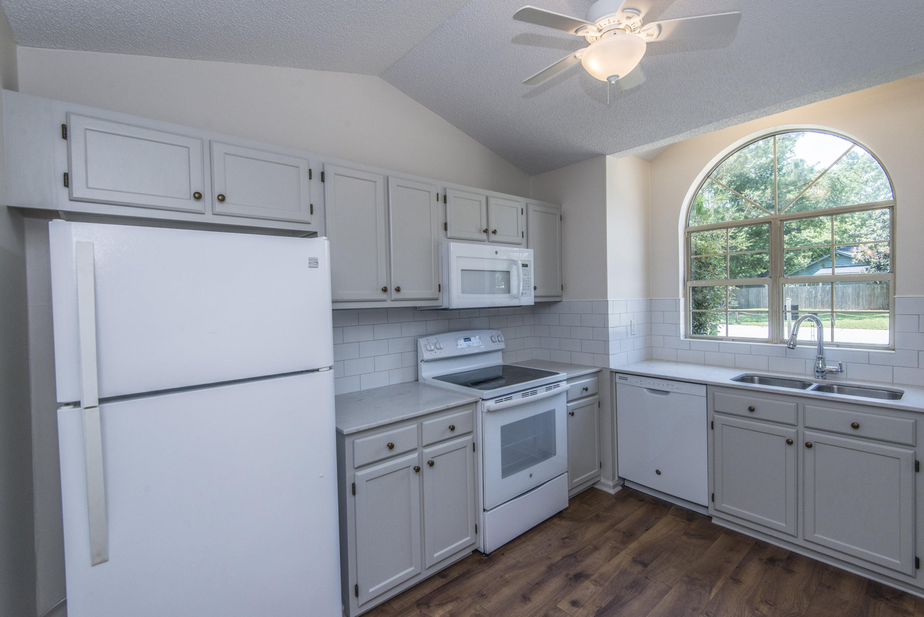 1211 Llewellyn Road Mount Pleasant, SC 29464 - Photo 4 of 33 _DSC9210