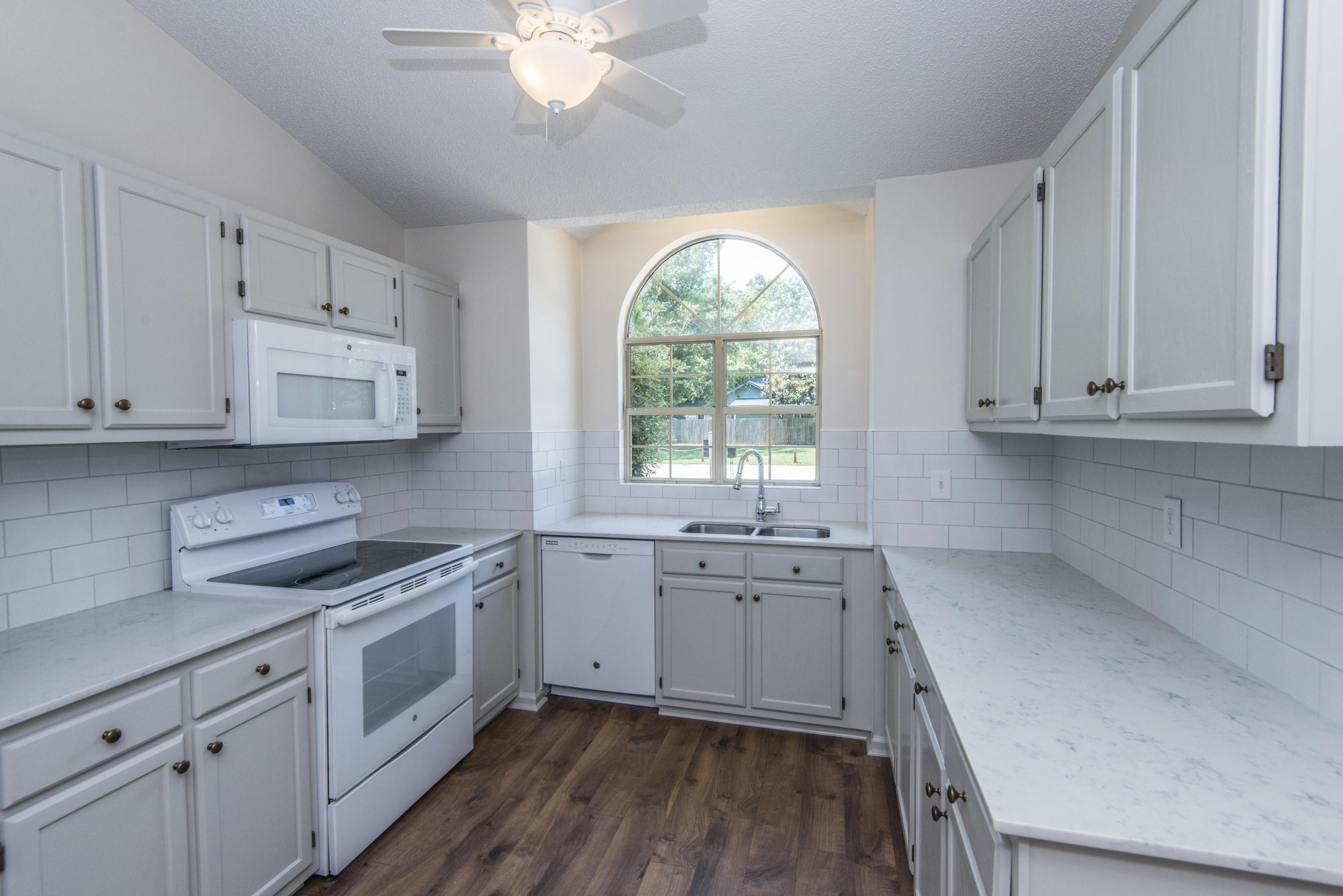 1211 Llewellyn Road Mount Pleasant, SC 29464 - Photo 5 of 33 _DSC9211