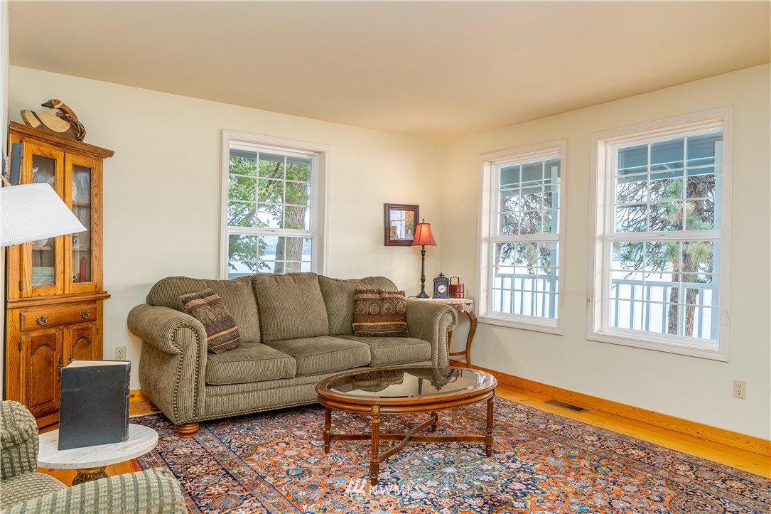 3290 South Lakeshore Road Chelan, WA 98816 - Photo 14 of 23 Gallery Image 14