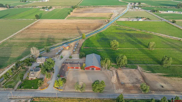a view of a tennis court