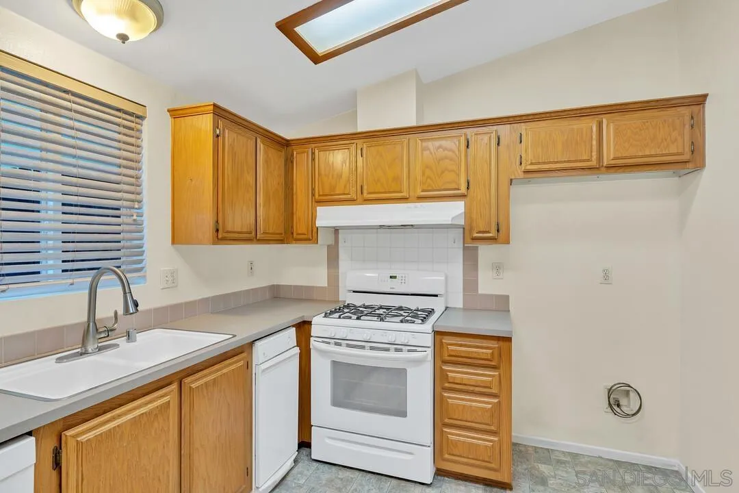 15935 Spring Oaks Road, Unit 2 El Cajon, CA 92021 - Photo 7 of 13 Gallery Image 7