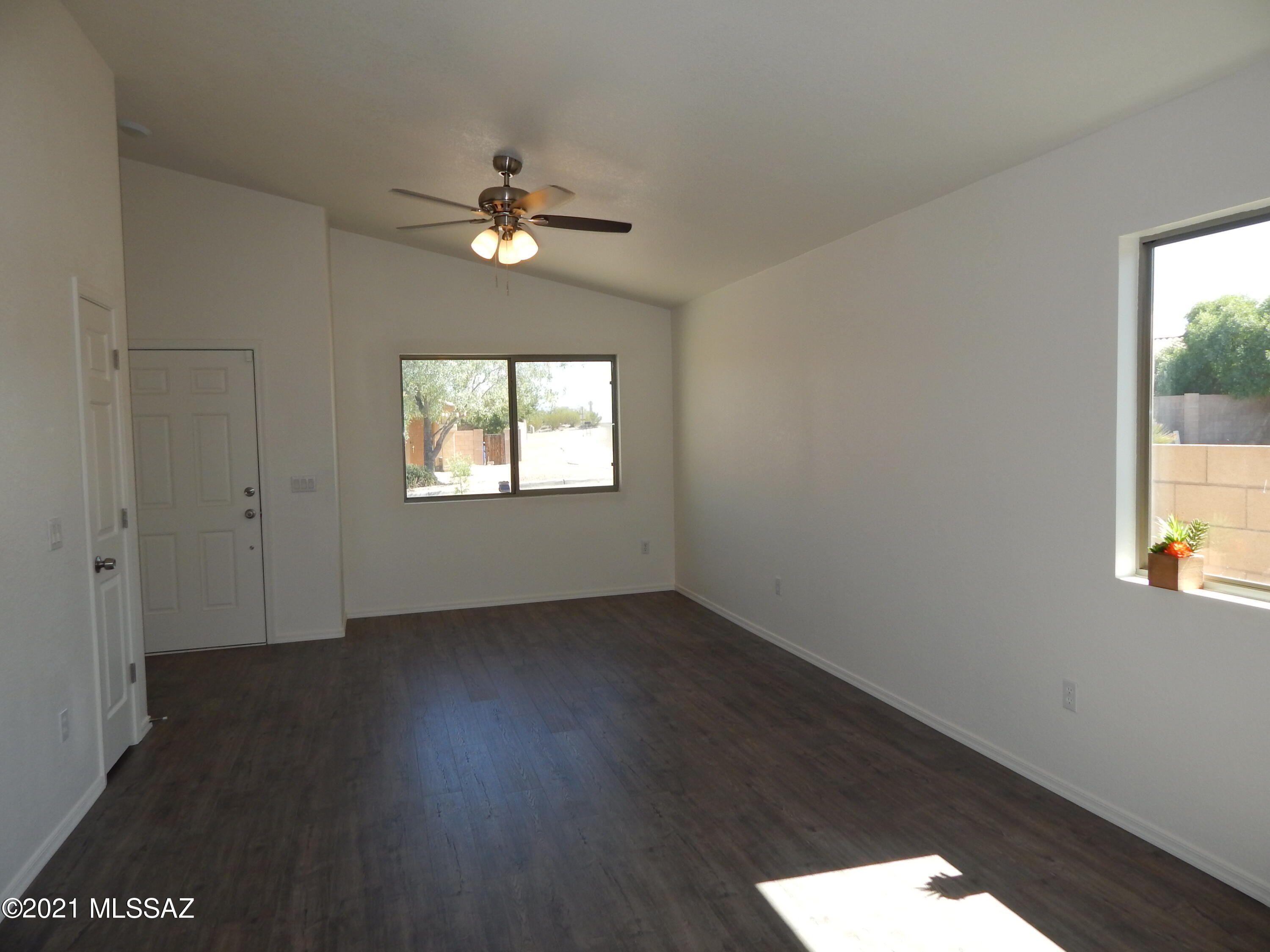 2340 West Golden Hills Road Tucson, AZ 85745 - Photo 4 of 45