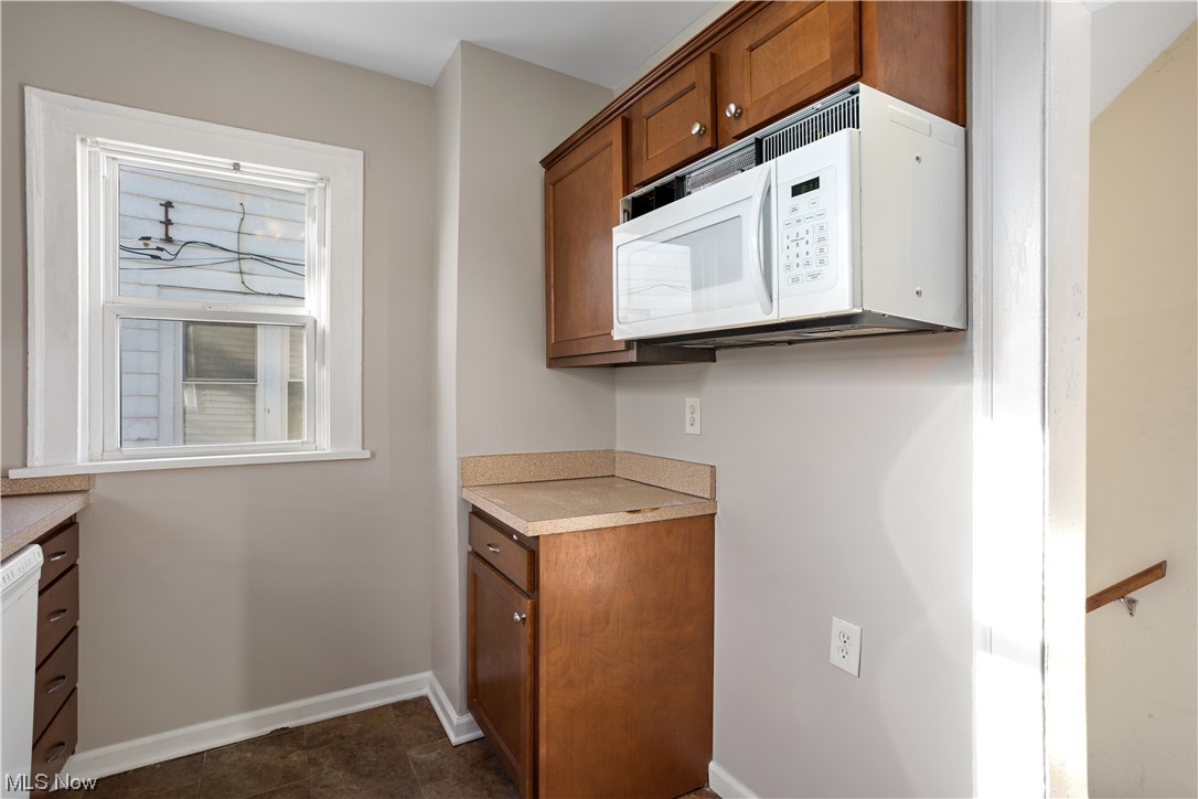 3791 Highland Road Cleveland, OH 44111 - Photo 13 of 35 Kitchen