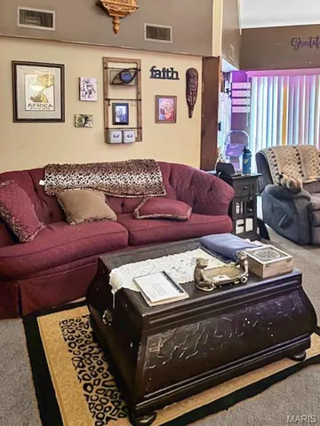 $450,000 | 25 Rolfes Lane, Winfield, MO 63389