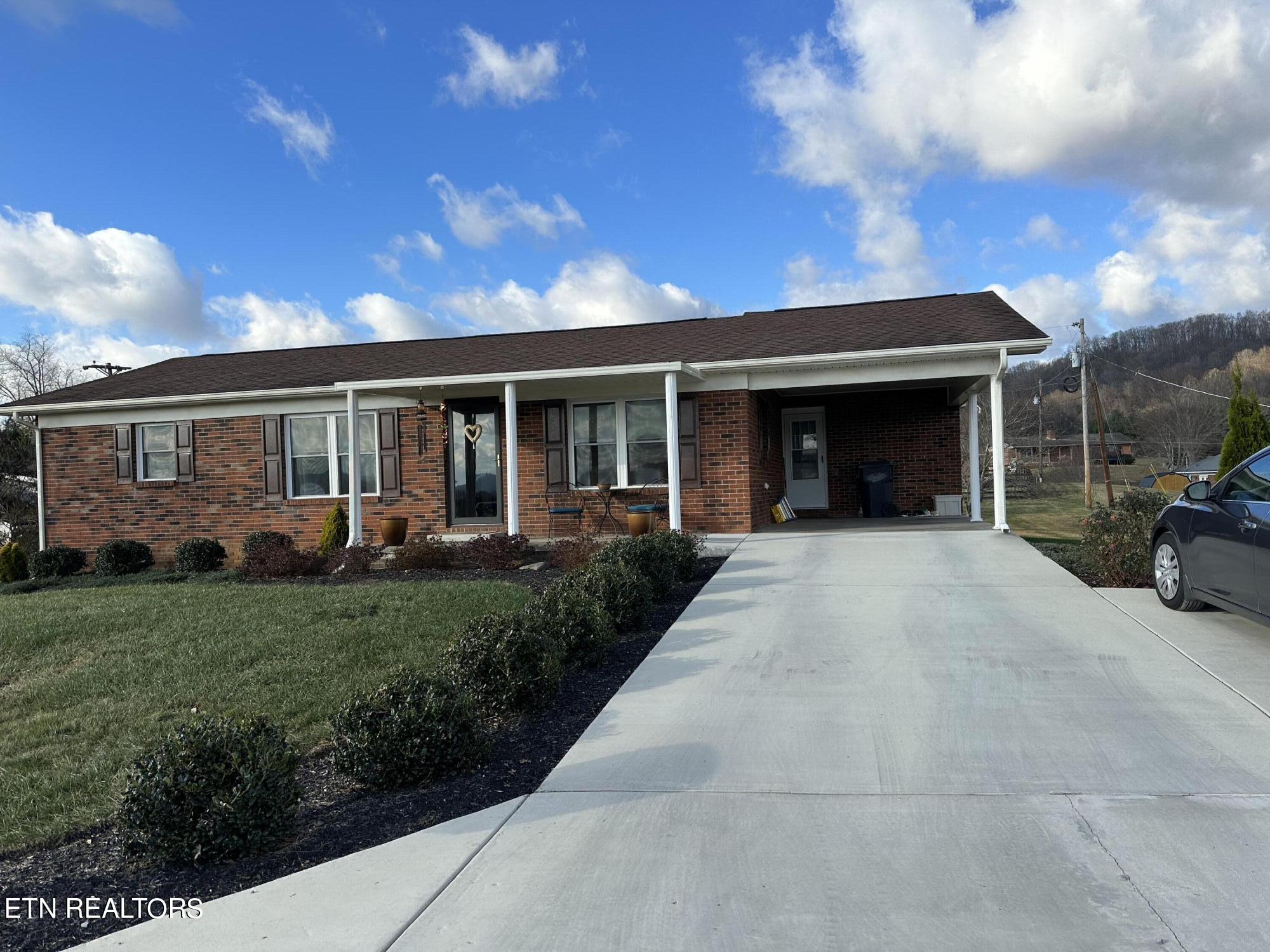 585 Fulton Road Harrogate, TN 37752 - Photo 1 of 22 IMG_7048