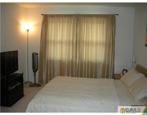 192 Evergreen Road, Unit 10B Edison, NJ 08837 - Photo 13 of 22 Gallery Image 13