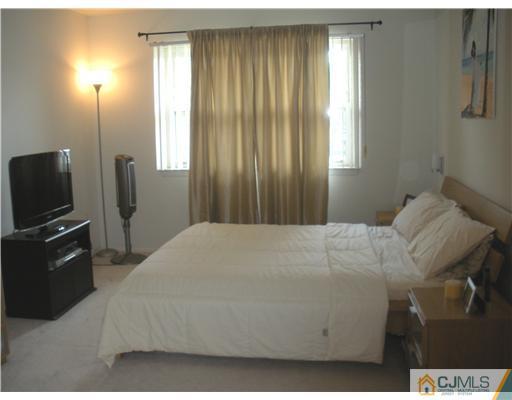 192 Evergreen Road, Unit 10B Edison, NJ 08837 - Photo 15 of 22 Gallery Image 15
